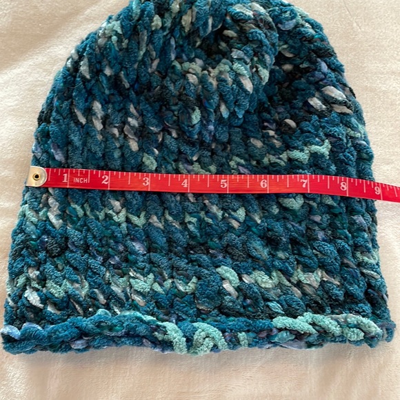 NWT - Hand-knitted hat - Picture 5 of 7